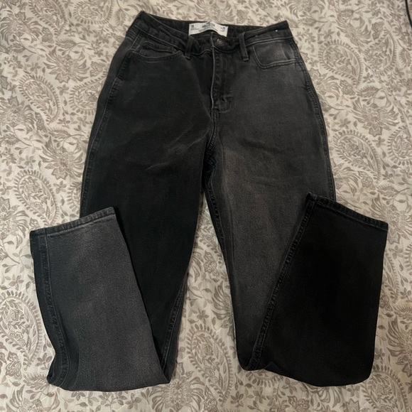 Hollister Curvy High Rise Mom Jeans - Picture 1 of 3